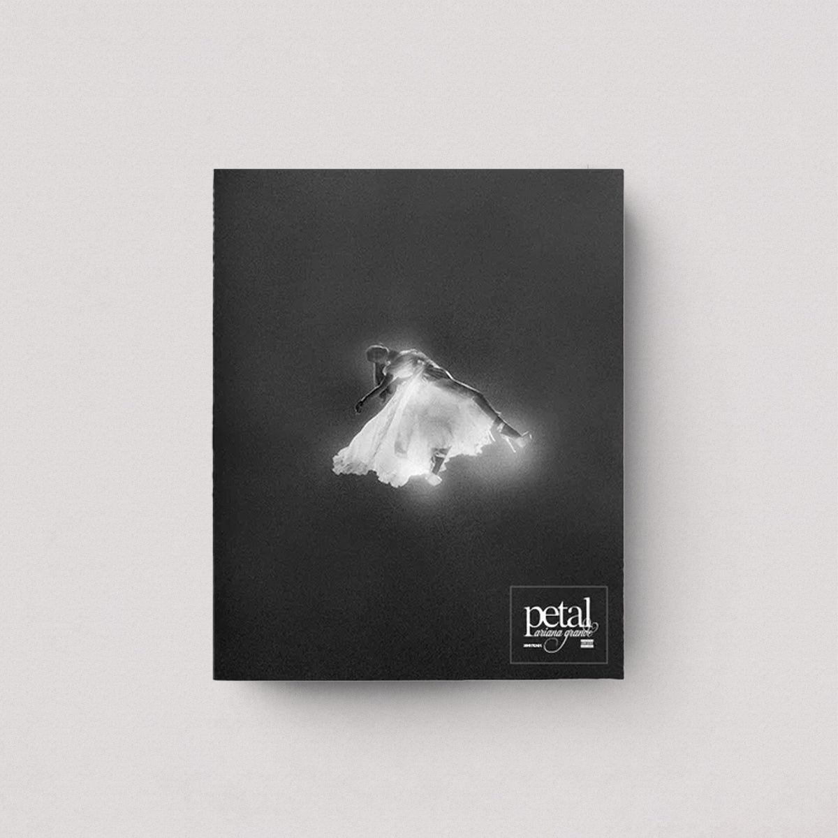 Ariana Grande - Petal (Exclusive Tour Edition Zine, CD)