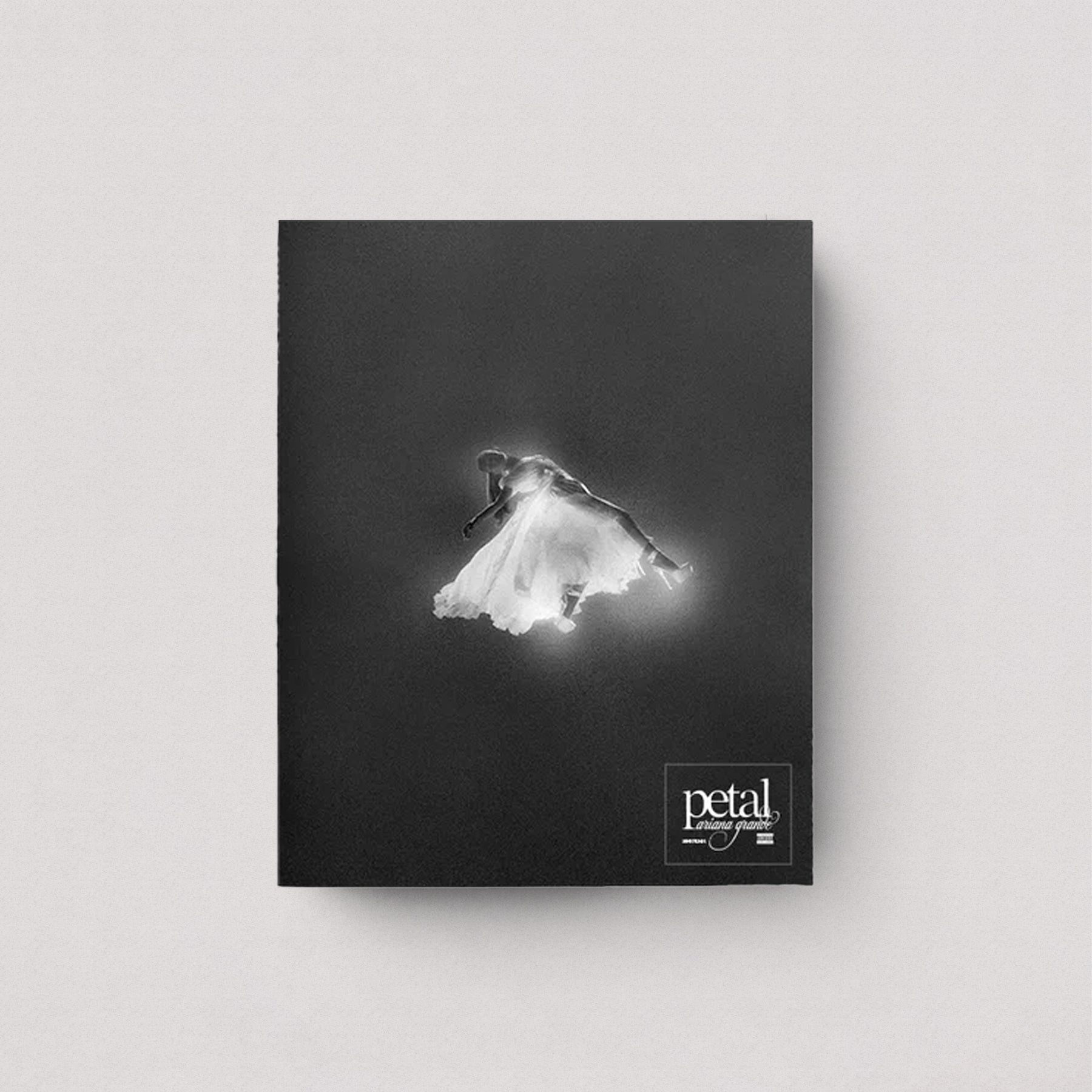 Ariana Grande - Petal (Exclusive Tour Edition Zine, CD)